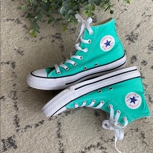 Converse High Tops Womens size 6 (Mens size 4)
